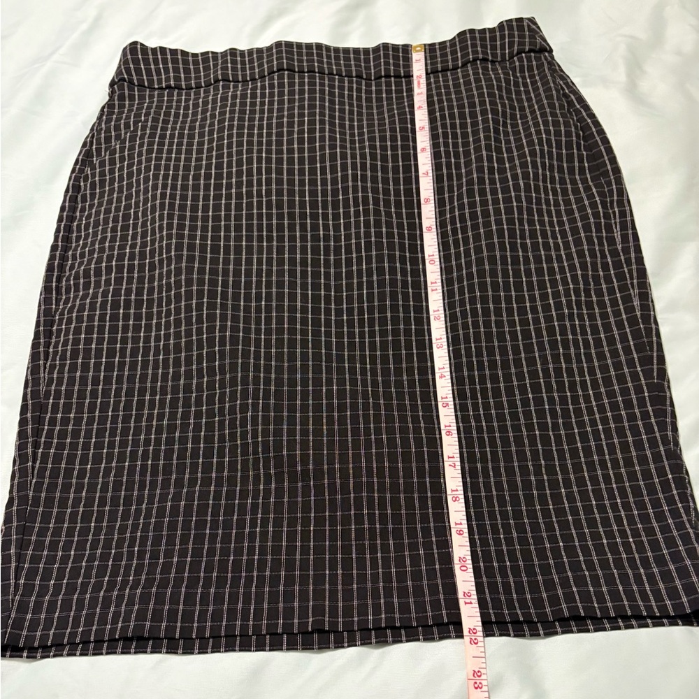 Elle pencil skirt- size L!!!